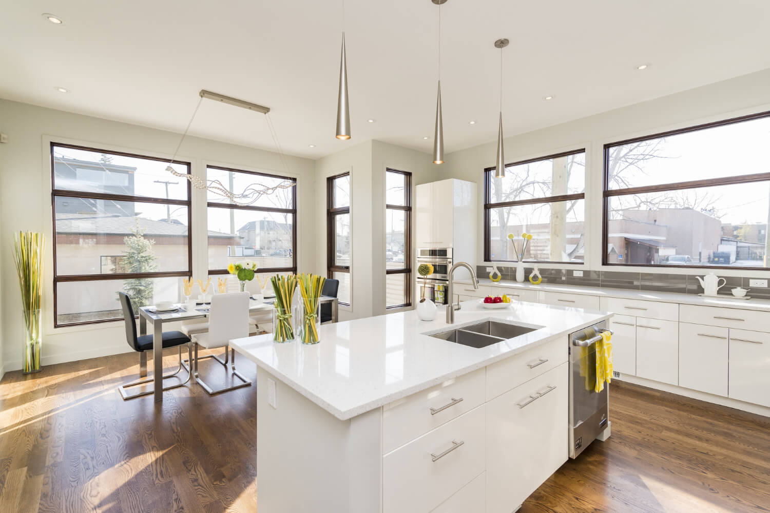 Open-plan Bellevue kitchen with a white quartz island, pendant lighting, and an adjoining dining area