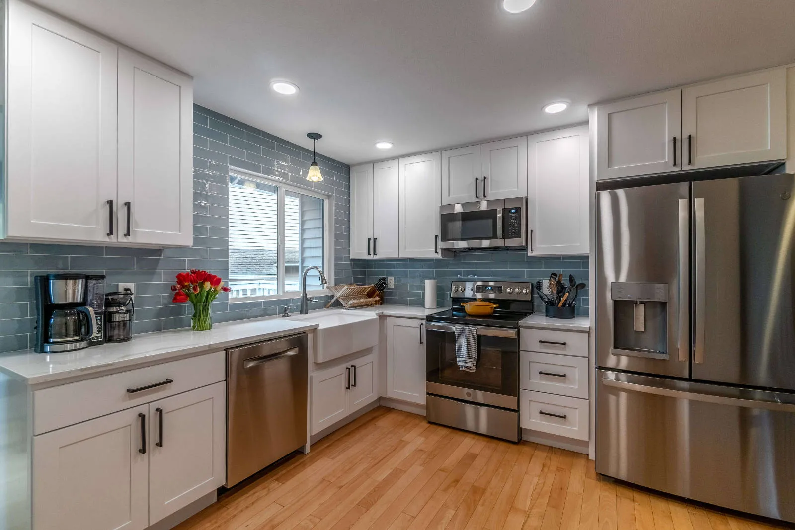 Farmhouse-Style Kitchen Transformation with a Timeless Touch